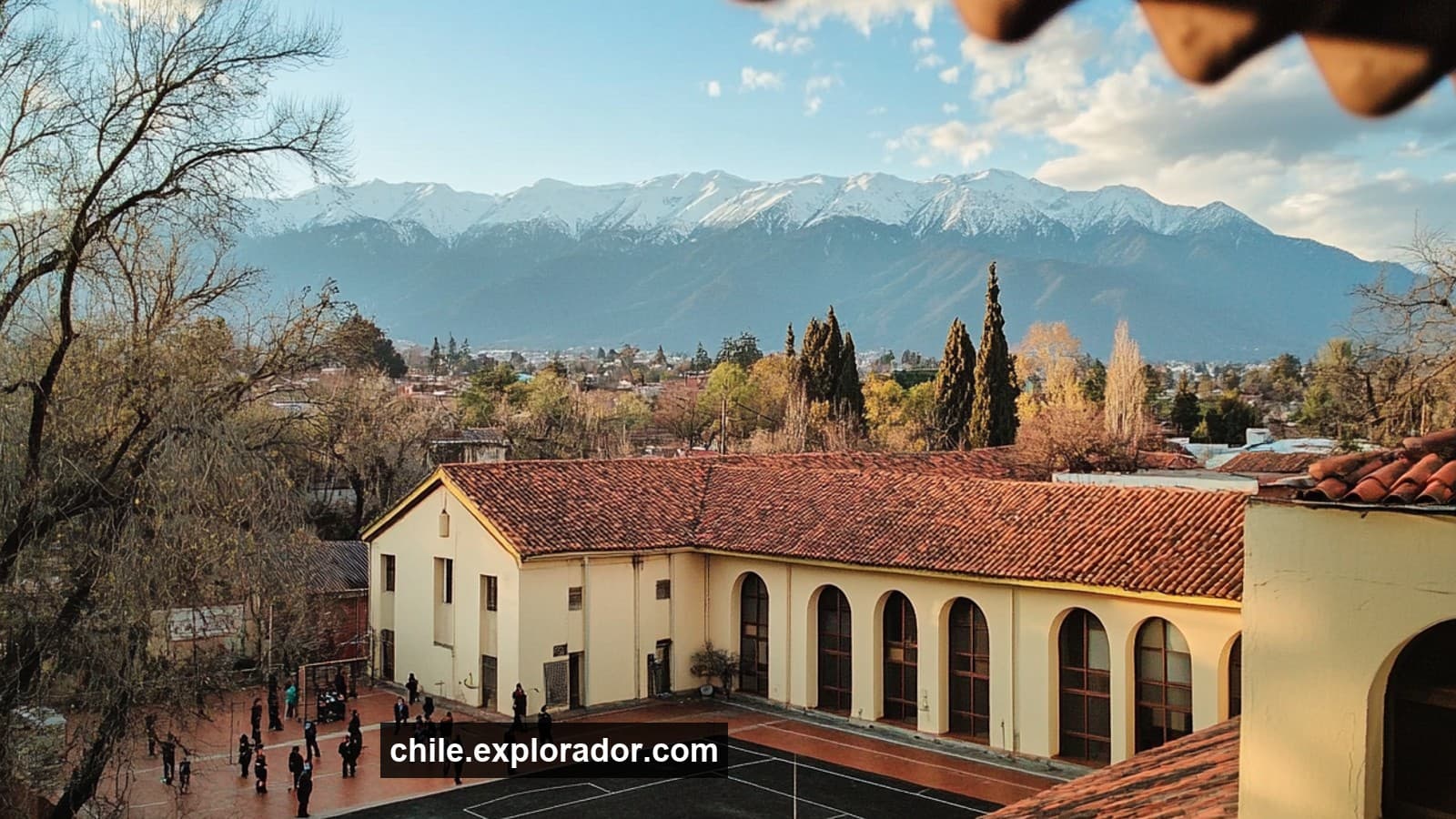Vista de establecimientos escolares con vacantes SAE en Santiago Centro, Chile